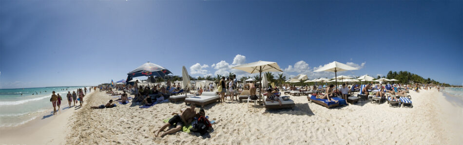 playa-del-carmen-playa-mamitas 马米塔斯海滩(Playa Mamitas)。